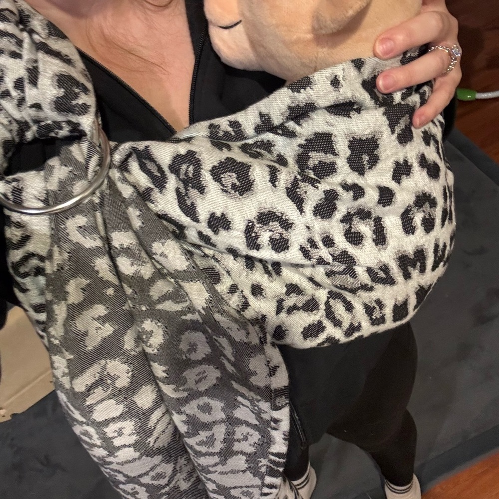 Artipoppe leopard Mr grey ring sling
